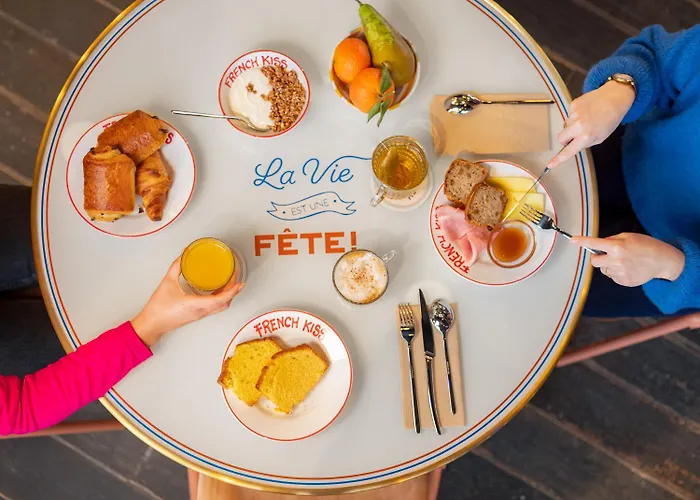 Hotel Eklo Centre Bastide Burdeos