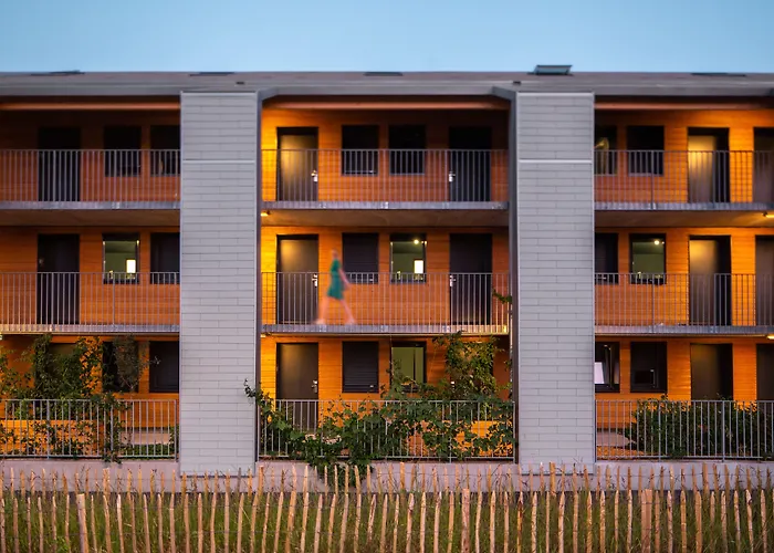 Hotel Eklo Centre Bastide Burdeos